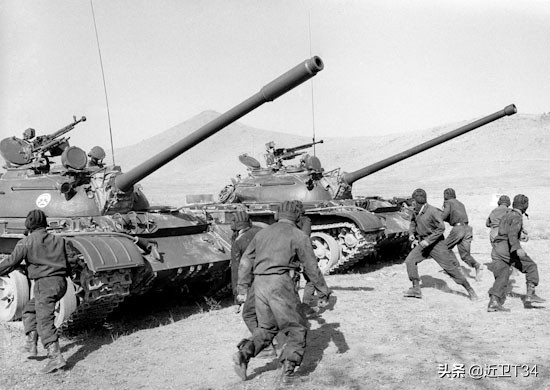 T-54坦克的通信与外部设备升级 从基础无线电到现代化改造